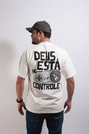 Camisa Oversized Cristã “Deus no Controle” – Lançamento Exclusivo ONLY